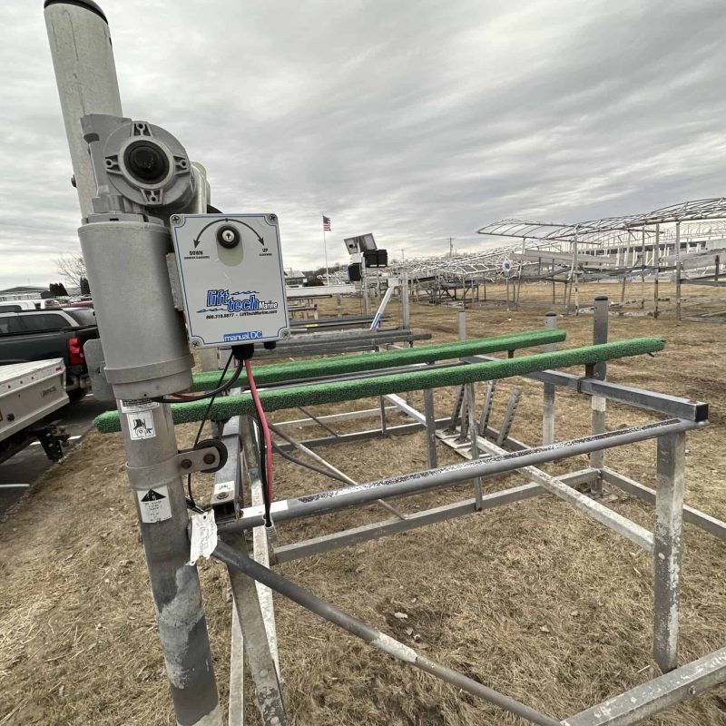 1 - 800 Lb ShoreStation PWC Lift