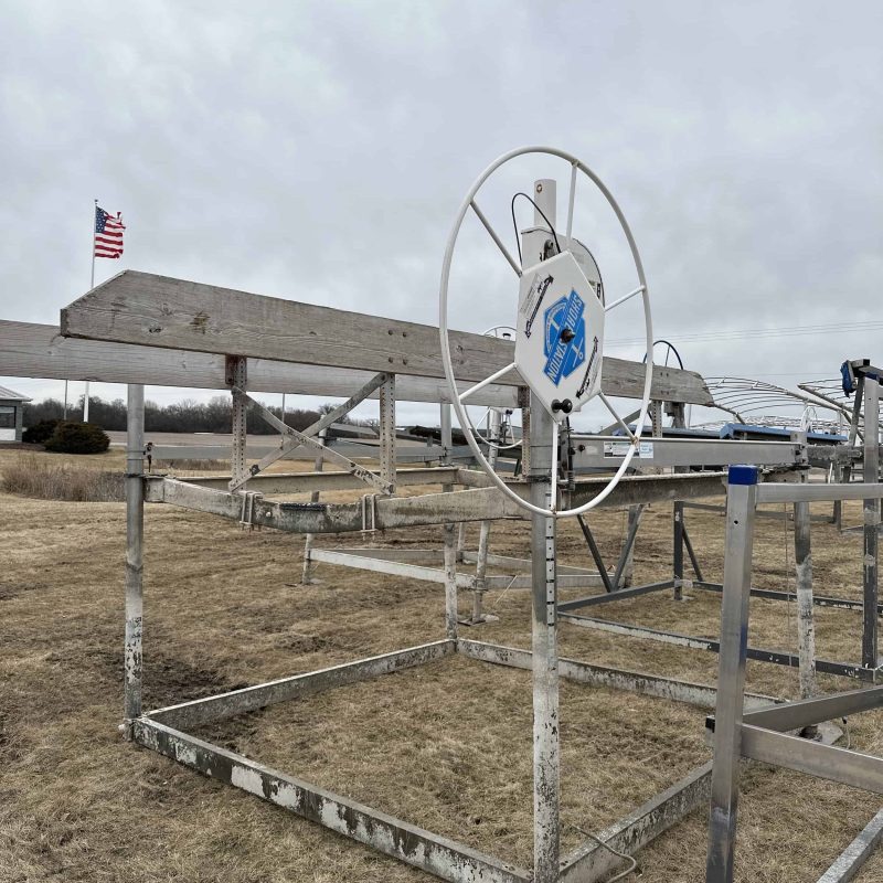 17 - 4000 Lb ShoreStation Pontoon Lift