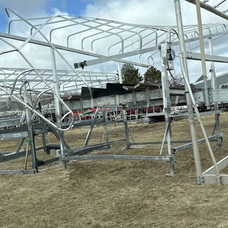 28 - 5600 Lb Hewitt Pontoon Lift (No Canopy)