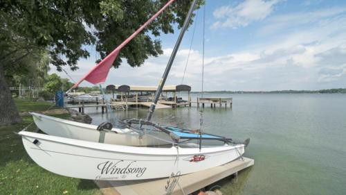 Adjustable small craft landing at shore