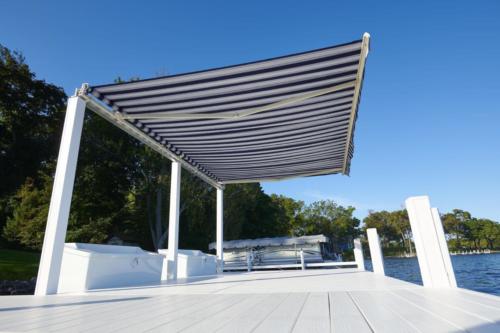 Classic pier with back mount retractable shade